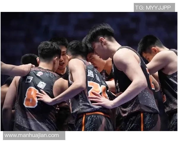 2013年CBA精彩对决北京队与青岛队激烈碰撞展现篮球魅力与团队精神 2013年CBA精彩对决北京队与青岛队激烈碰撞展现篮球魅力与团队精神