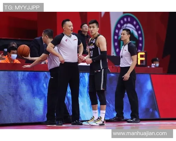 库里与郭艾伦的篮球对决:两位巨星的技巧与风格碰撞分析 库里与郭艾伦的篮球对决:两位巨星的技巧与风格碰撞分析