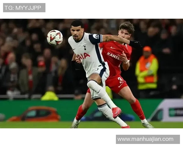 明天凌晨曼联对阵热刺的精彩对决值得期待球迷们的热情将再度燃起 明天凌晨曼联对阵热刺的精彩对决值得期待球迷们的热情将再度燃起